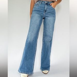 Vervet wide leg jeans. Size 27 equivalent to size 4.